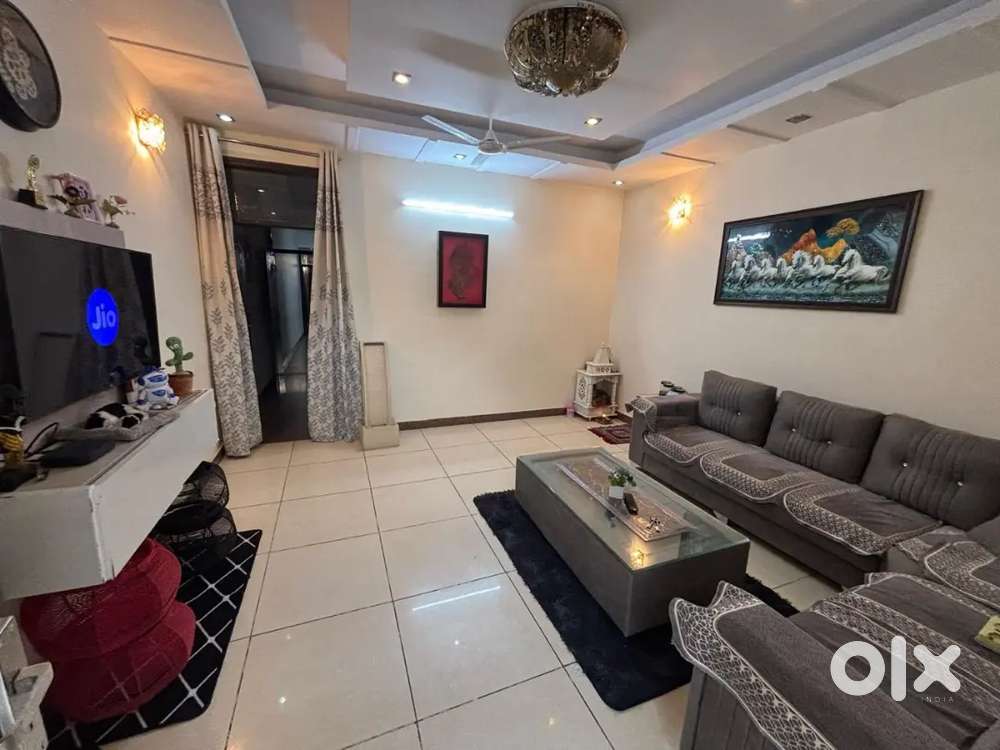 II DHRUV GOHRI REAL ESTATE II 2BHK FREEHOLD 3RDWITH ROOF PRIME LOCATN