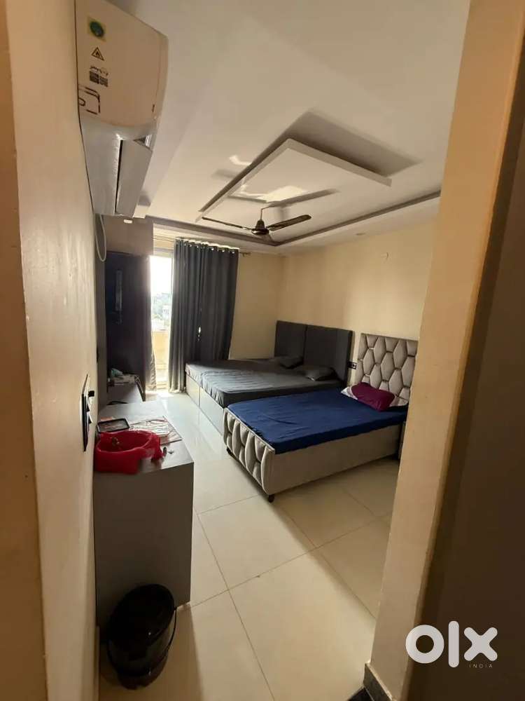 Lizzy stay near by sec 43,42 gurgaon