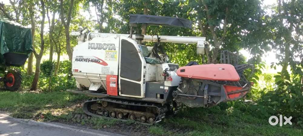 Good condition kubota Track harvester runing condition...argent sell