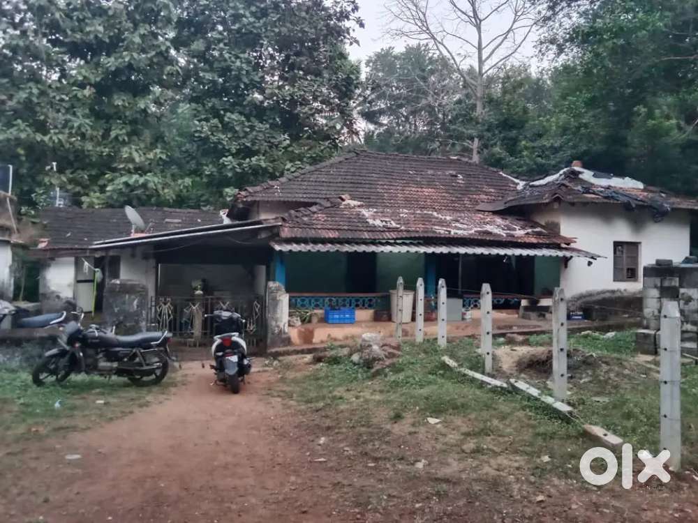 Ready to move old house for sale jst 2 km away from mapusa