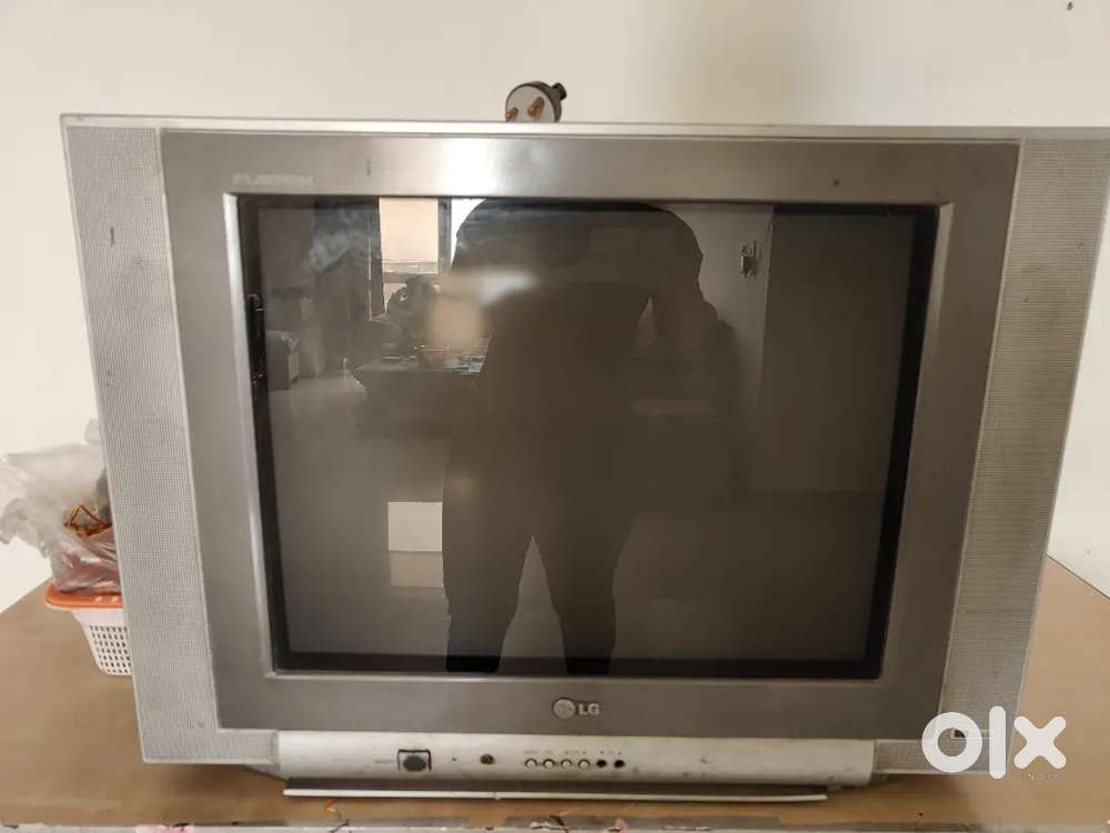 LG box colour TV in good condition
