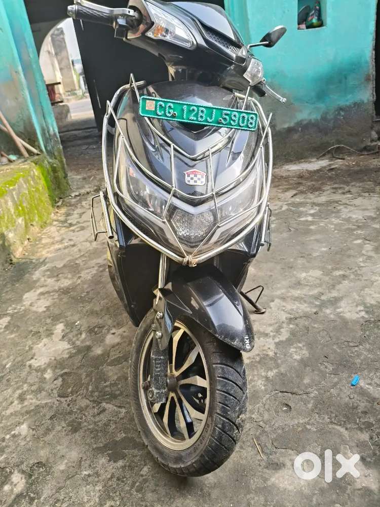 Activa Lena hae isi liye bech raha hu