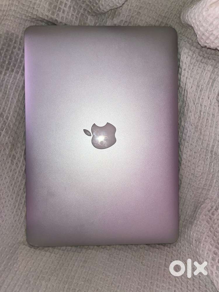 Apple laptop