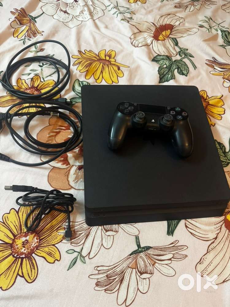 Play station 4 slim 1TB