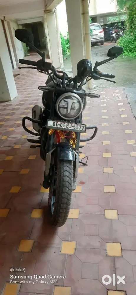 TVS Ronin black edition