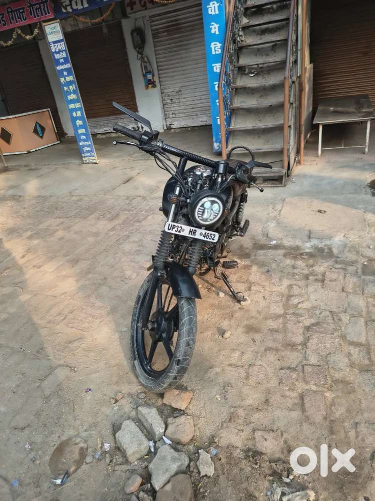 V 15 Bajaj bike bhut achi chalti hai