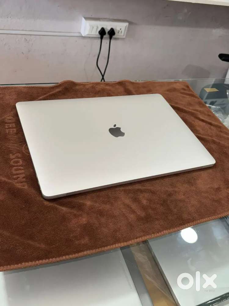 Macbook A1990 i9