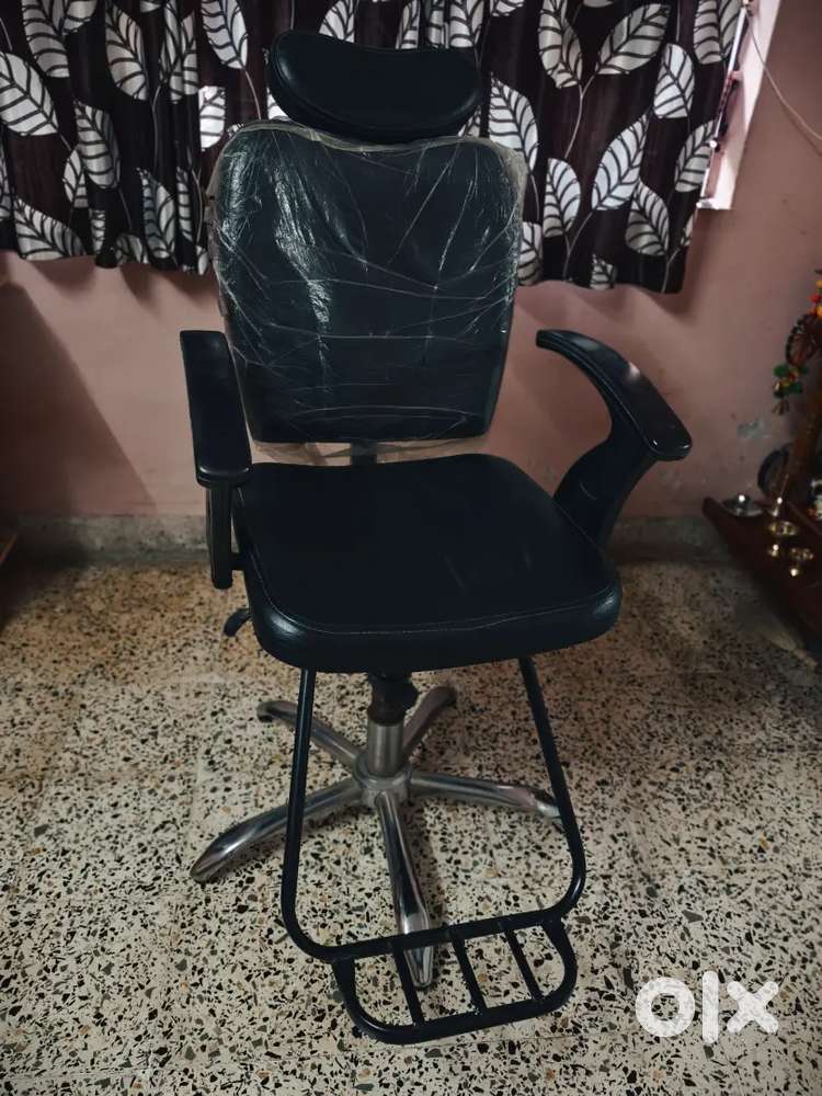 2 parlour chair's for sealing Rs. 15000/- negotiable