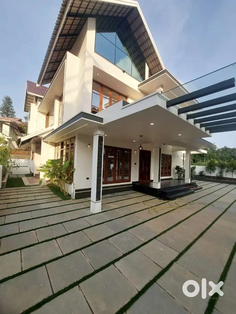 Carithas Near 4 BHK 1.39 Cr Negotiable