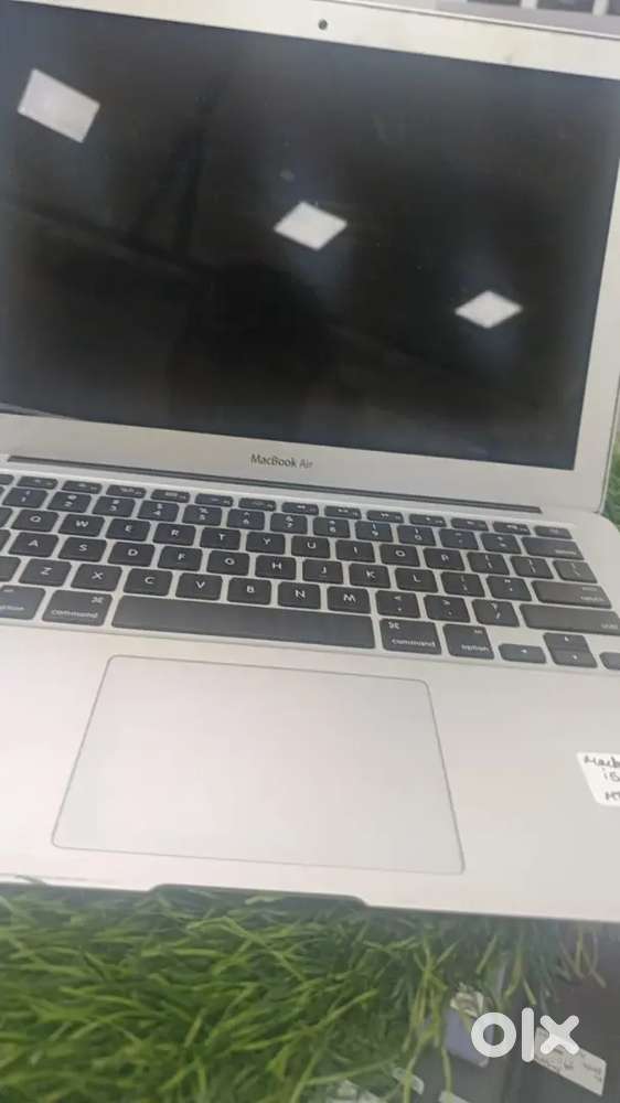 MacBook Air i3