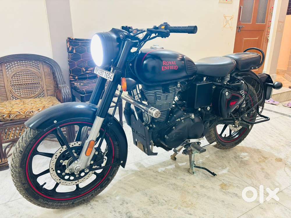 Classic 350 stealth black