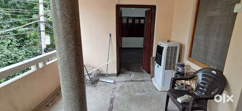3bhk on 1st floor for rent (family only)