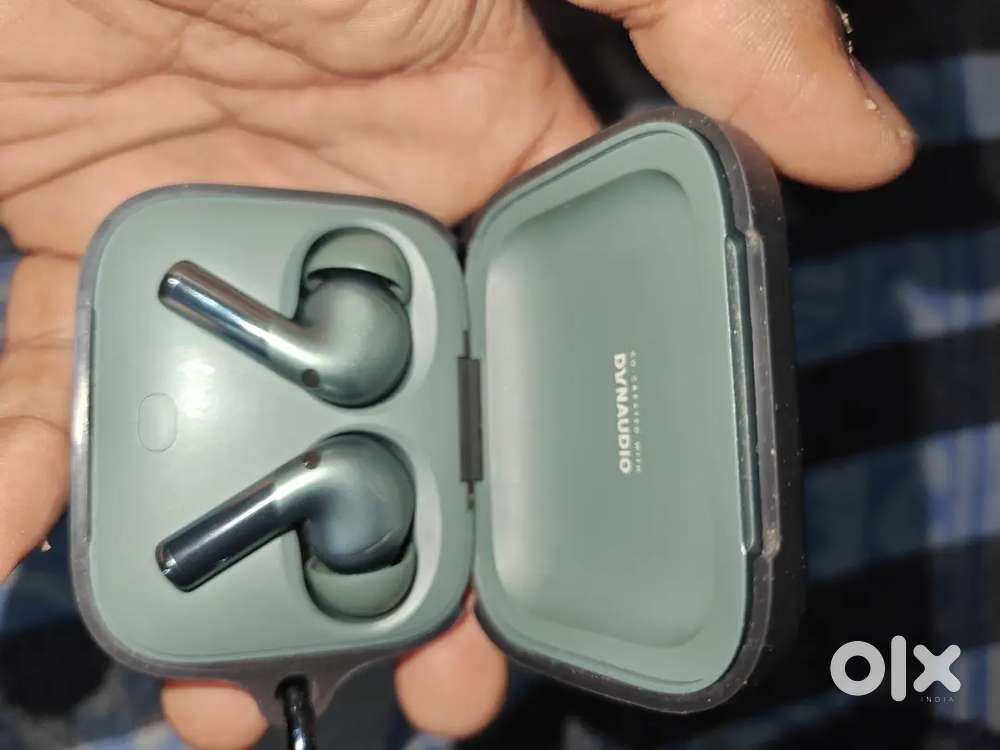 Oneplus buds 2 pro earbuds and noise fit force 2 watch