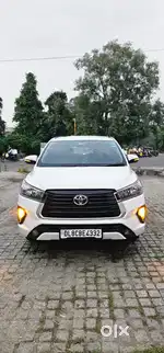 Toyota Innova Crysta 2.8 GX AT, 2022, Petrol