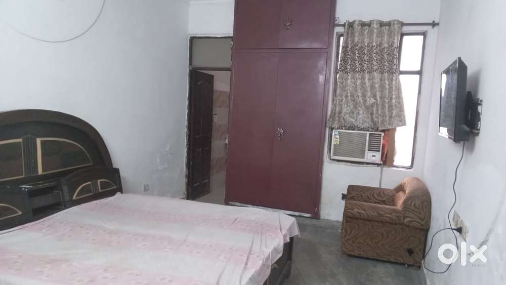 AC Room 1rk Furnished nearby Axis, Nsez, Yatharth