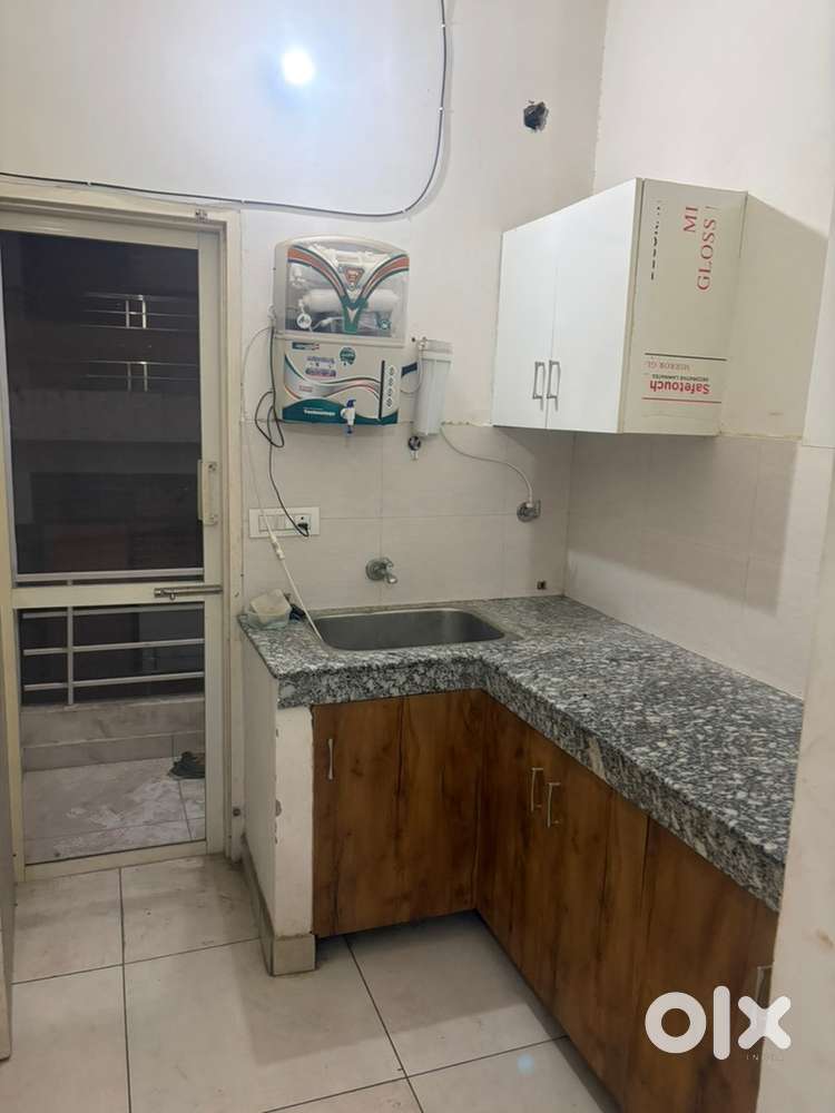 2bhk independent  furnished floor 13000 near Lohgarh light