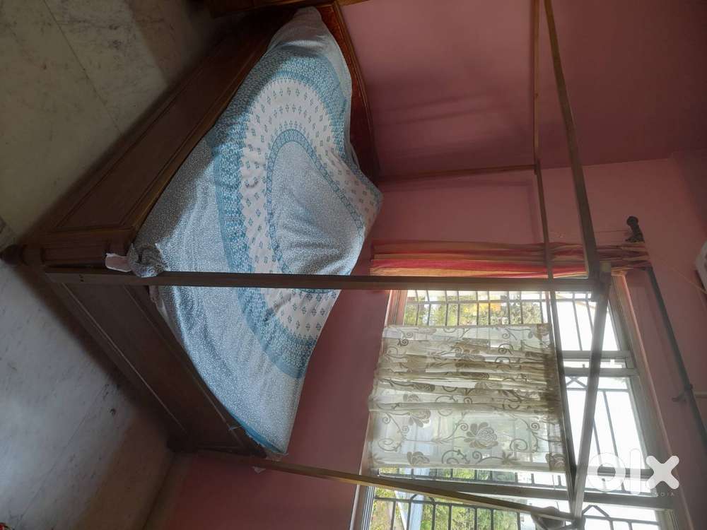 6×4 solid teak bed with storage