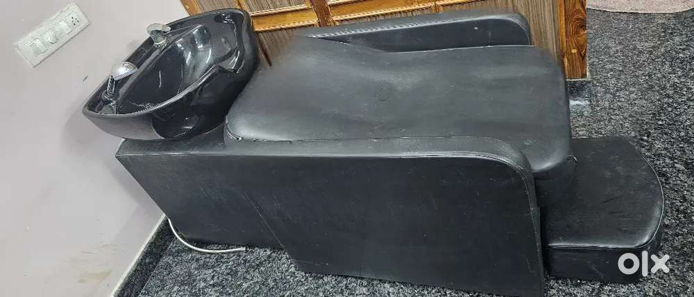 Salonside Multipurpose Stylish Unisex Chair with Leg Rest