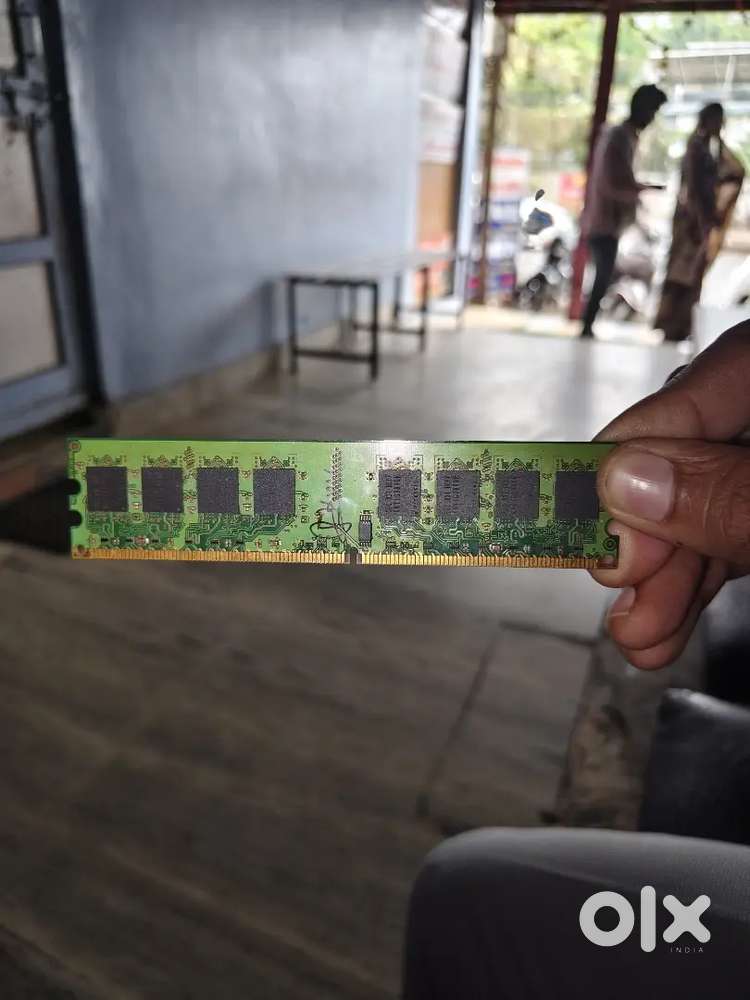 The product in the image is a DDR2 SDRAM memory module.