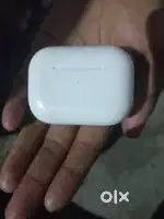 Selling apple earbud on rs 5000