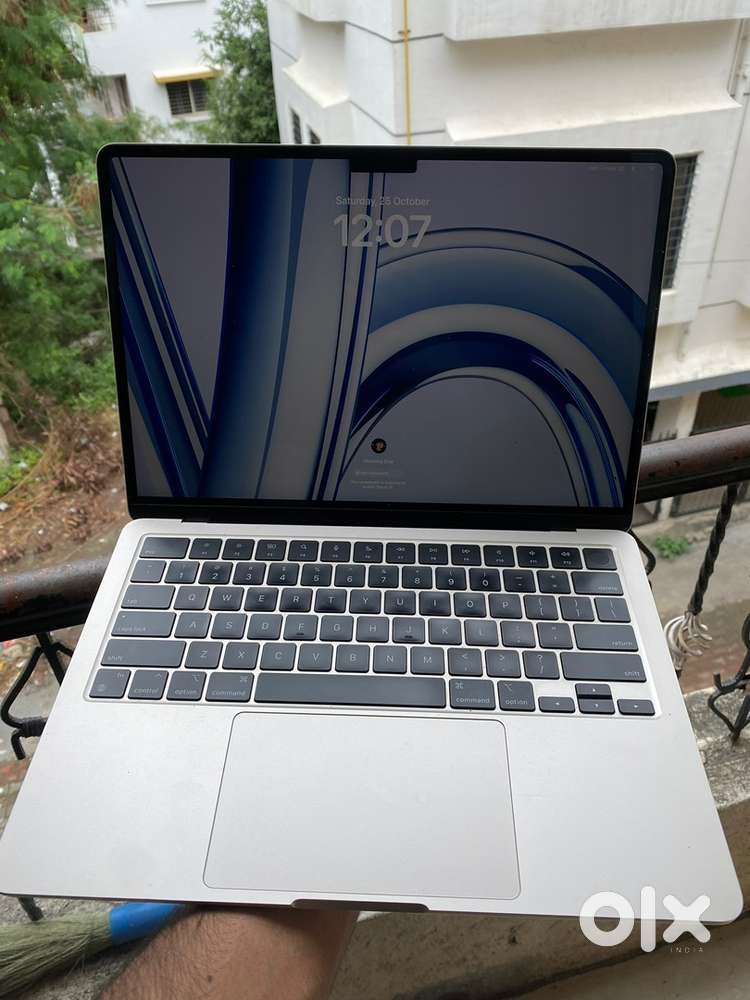 Macbook Air M2  256 GB in clean condition