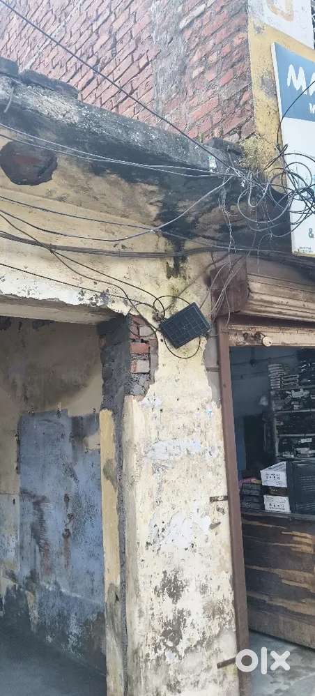 Shop opposite A.V.M school ਠਠਿਆਰੀ ਗੇਟ ਬਟਾਲਾ