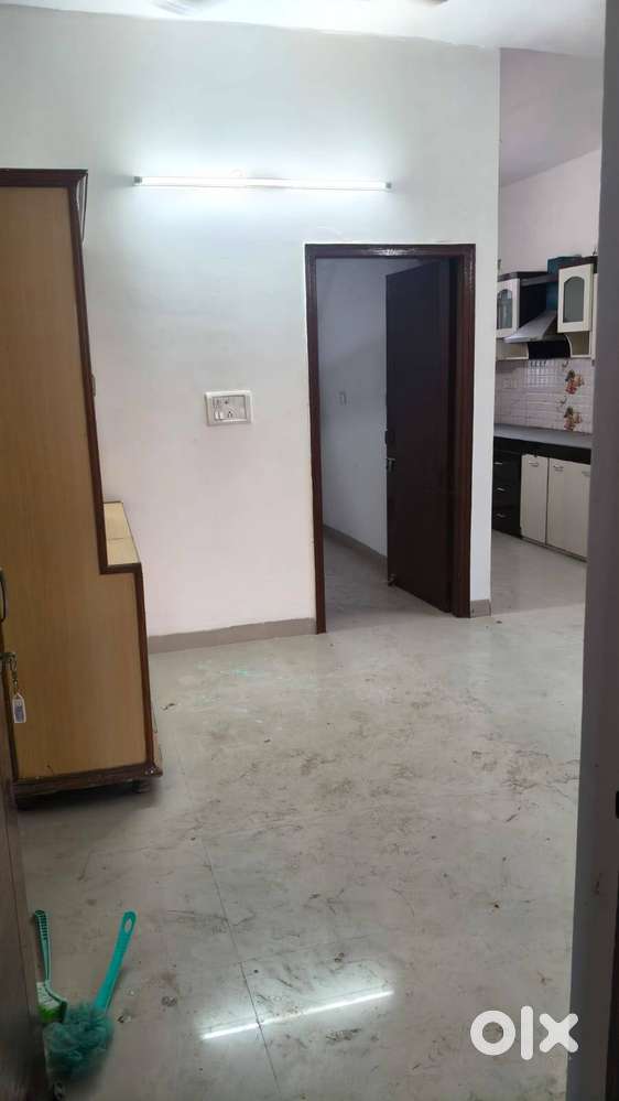 2bhk swami enclave 100 gaj 2nd floor 3500000