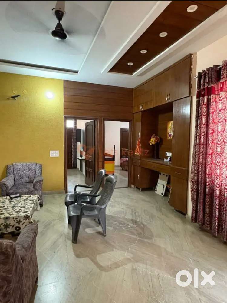 Sharing 2 bhk apartment one room available