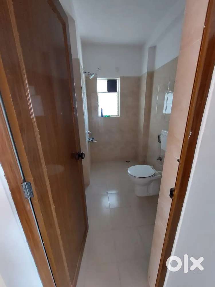 2bhk spacious flat for rent at 8000 very close to TCS