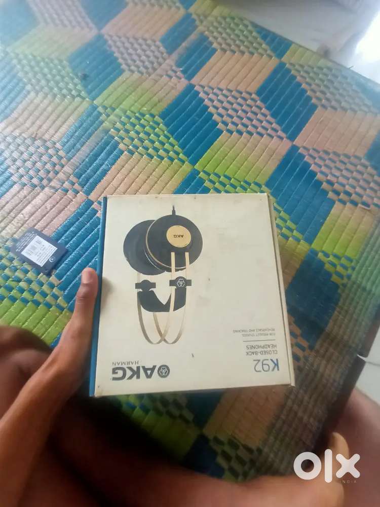 Headphone Bechna Hai