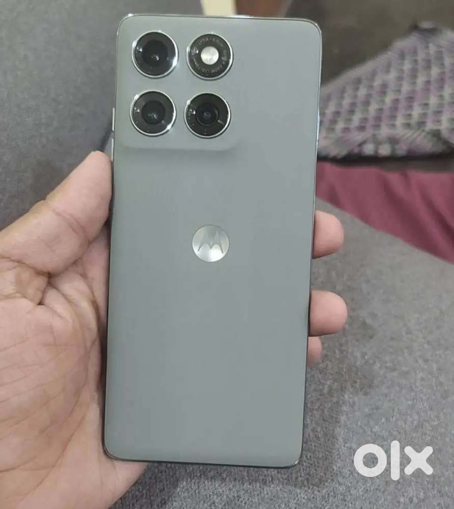 It's moto edge 60 pro 12/256 1 month old