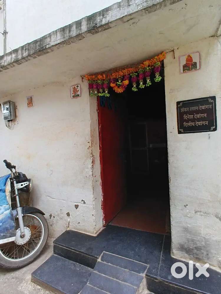 Faimly ke liye room kiraye se dena hai  ,Tikrapara me