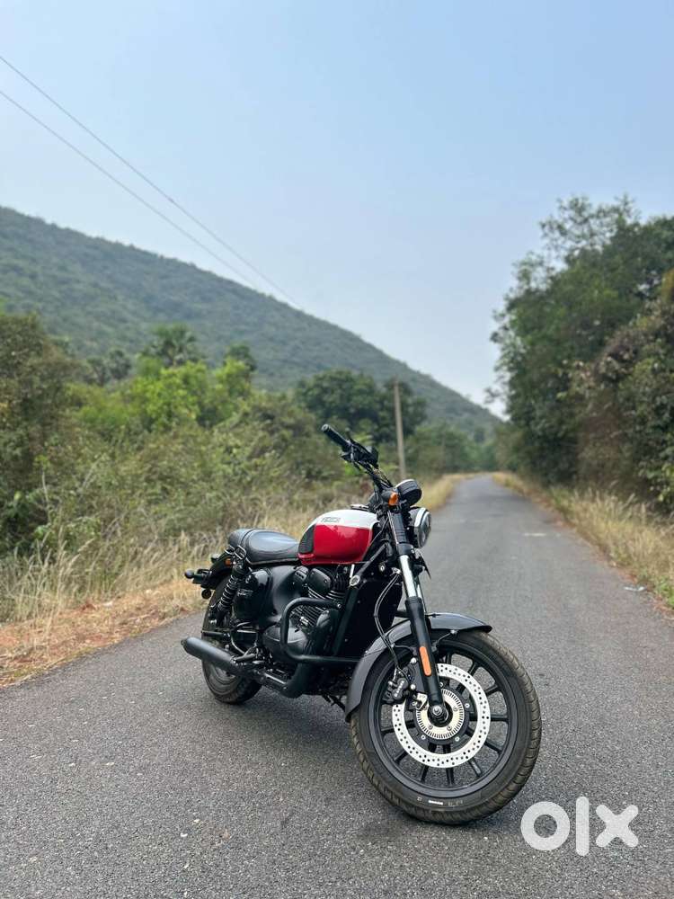 YEZDI roadster, 1 year 10 months, petrol 350cc segment