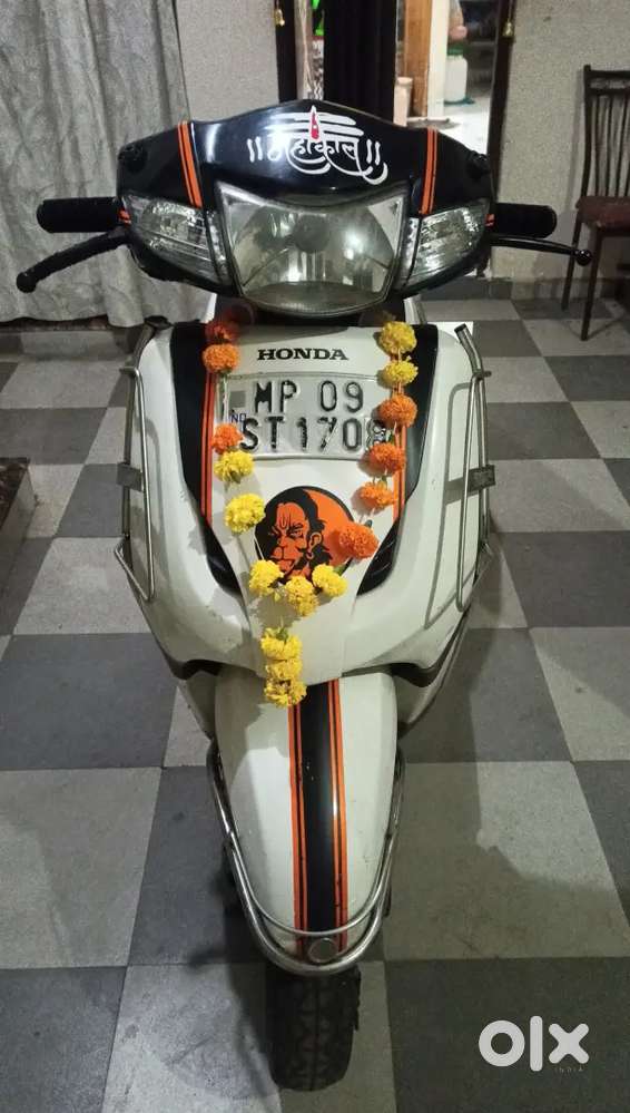 Activa singal hand chali Hui gadi hai koi problem nahi hai