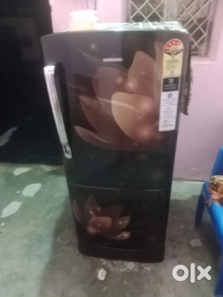 Bed medum size fridge medum size ac1.5 ton tv43 inch