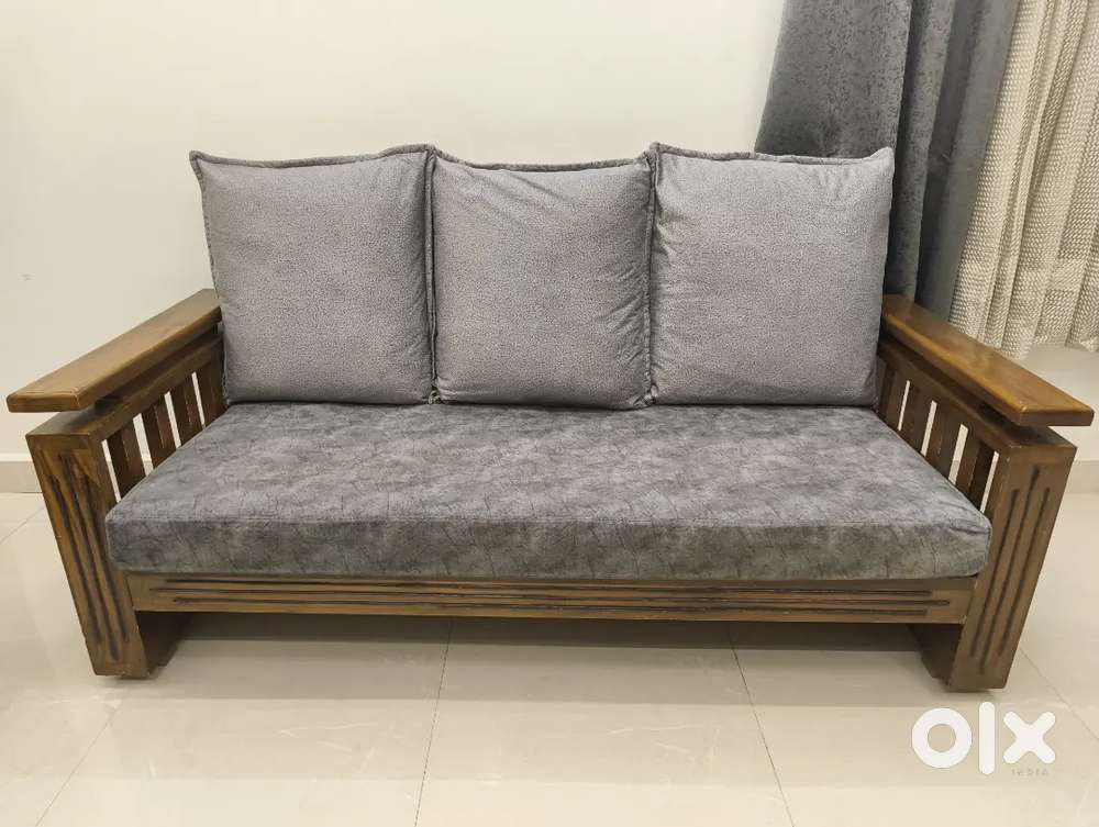 Sofa 5 seater with Tipoi