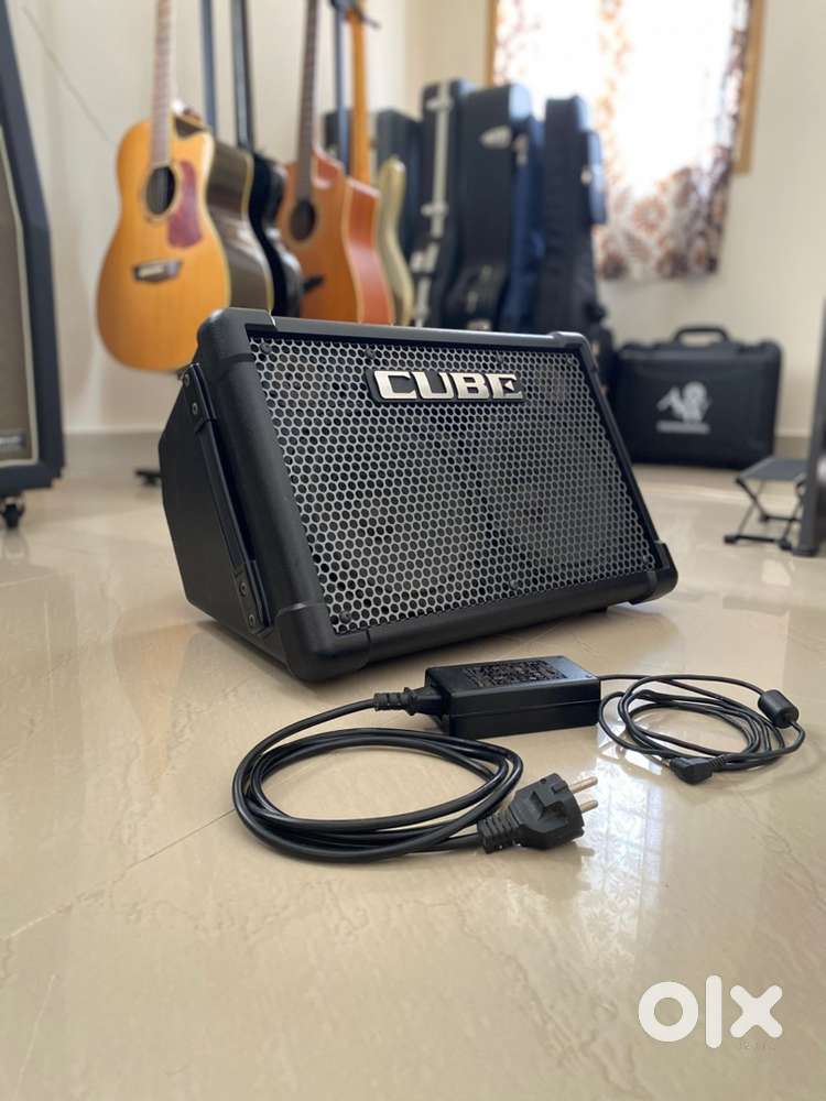 Roland Cube Street EX Guitar Mic Amp Twin speaker very loud 50 watt