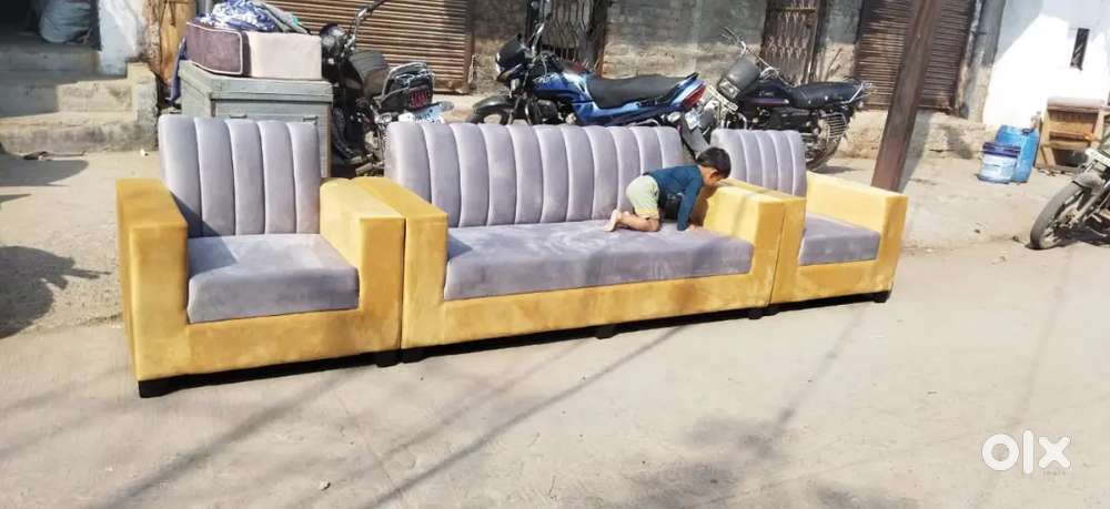 NEWLY ATTRACTIVE SOFA SET 3+1+1