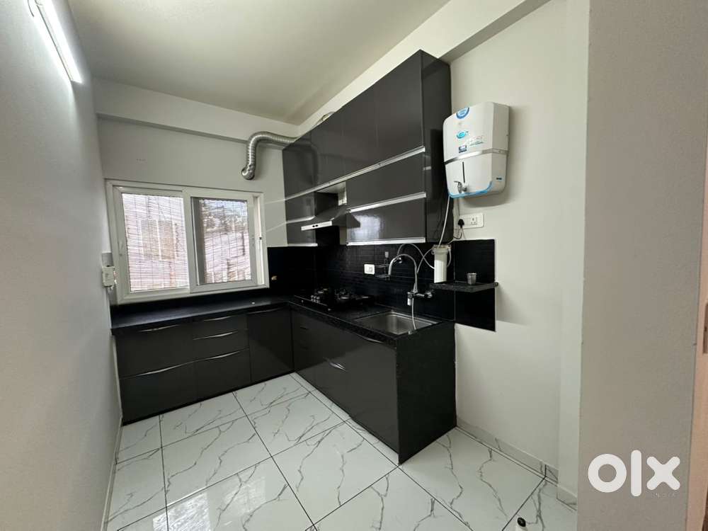 Flat fully furnished prime location easy aproch