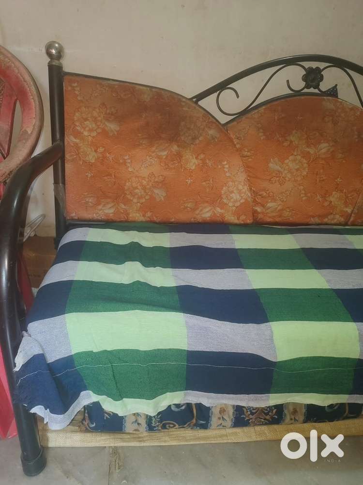 Pure steel soft cushioning Sofa. 155cm wide and 50cm sitting passage.