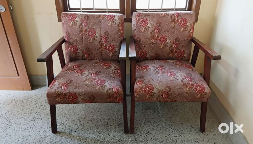Sofas Single Seater In Good Clean Condition Set of 2