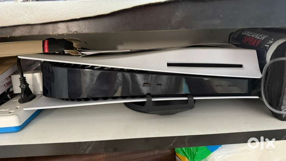 Playstation 5 825 gb only 2 month used