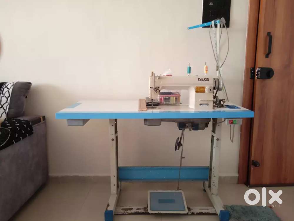 Tailoring sewing machine for sale - very good condition