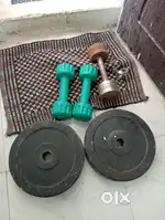 Weight lifts dumbles