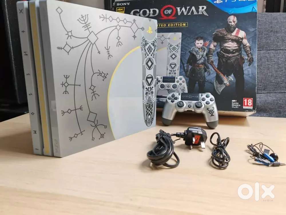 PS4 Pro Limited Edition God of War 1 TB + Grey Controller Console