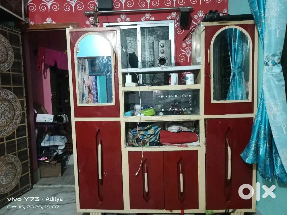 Urgently sell the almirah showcase