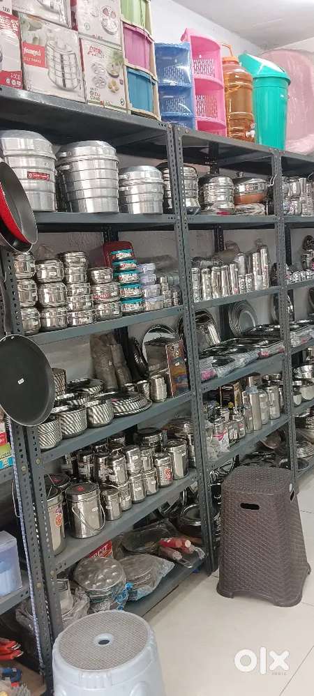 Sara saman bechna hai