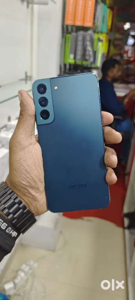 SAMSUNG S22 PLUS 8/128GB FULL BOX AVAILABLE IN LOW PRICE