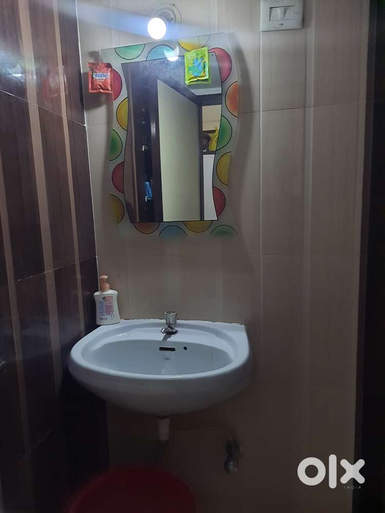 2 bhk semifurnished sharing flat  only 1 bed vaccant