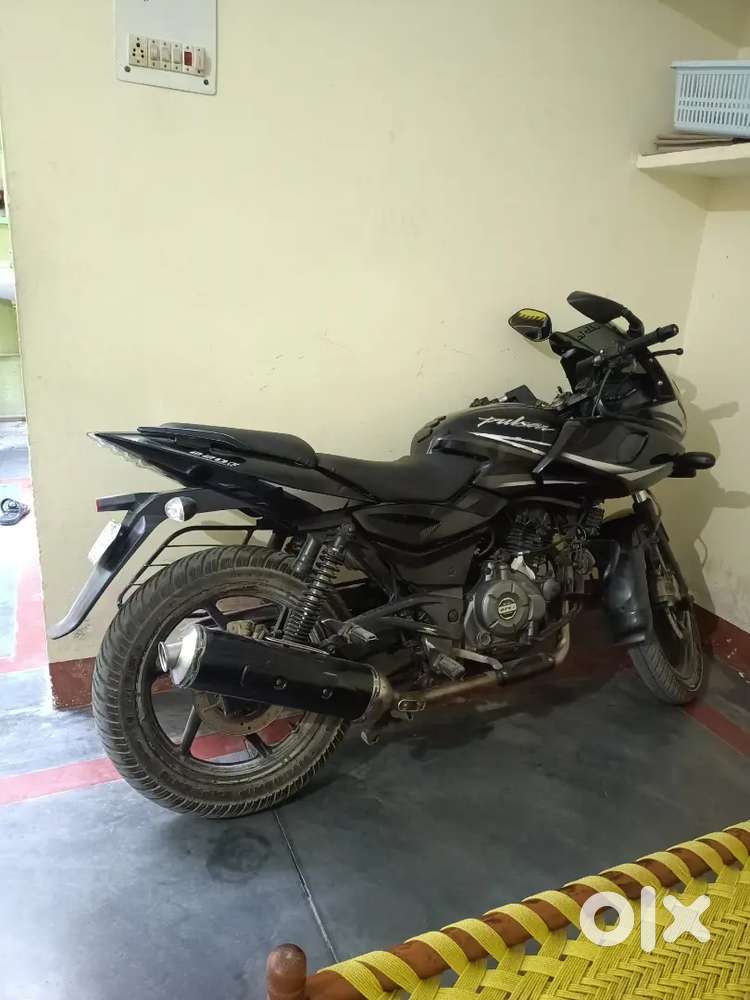 Pulsar 220 f 2017 model 3rd owner.